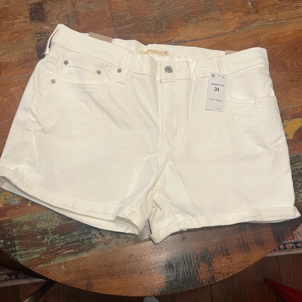 NWT Levi’s White Denim Shorts